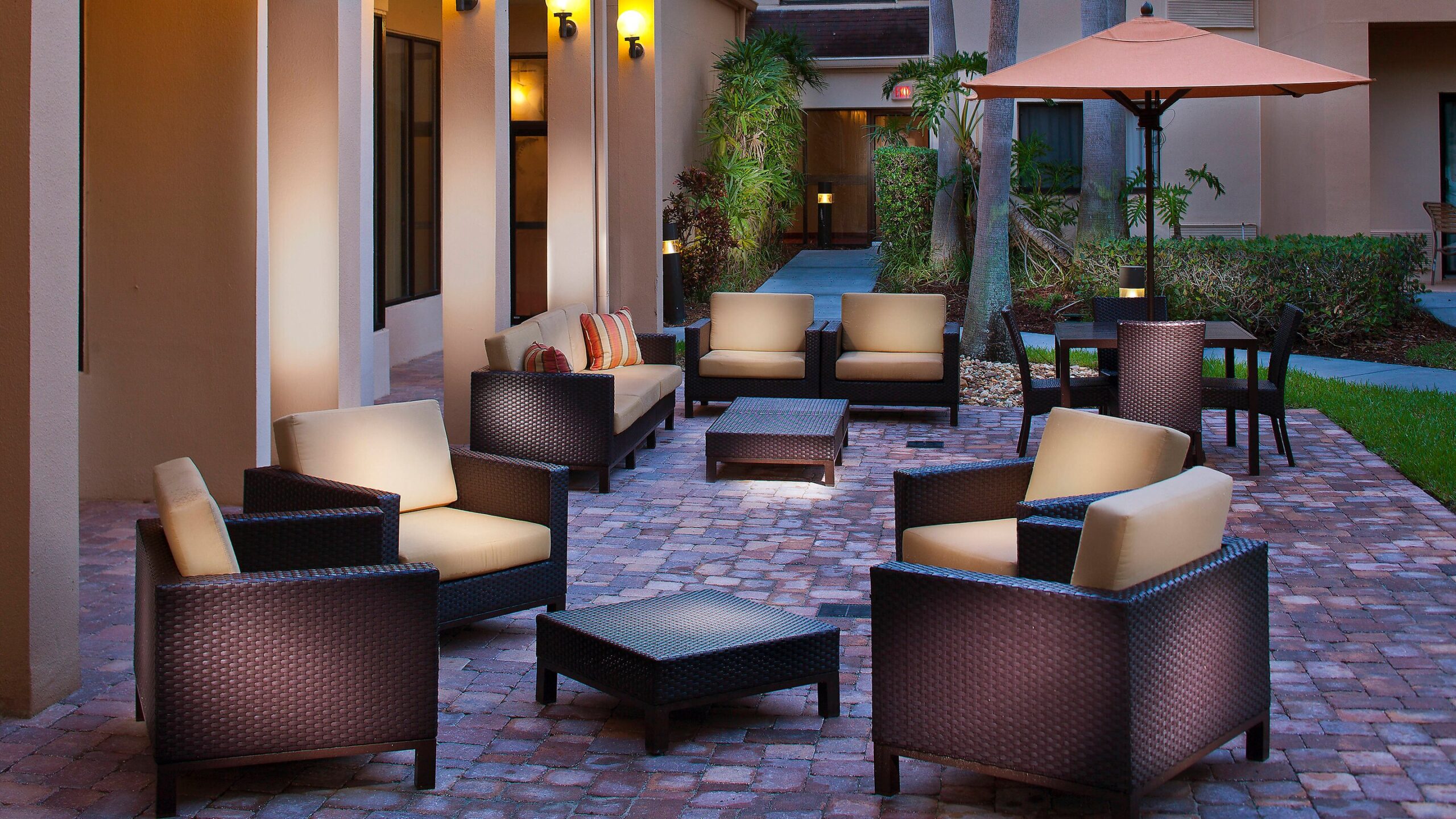 Patio seating at a the Courtyard by Marriott Melbourne West