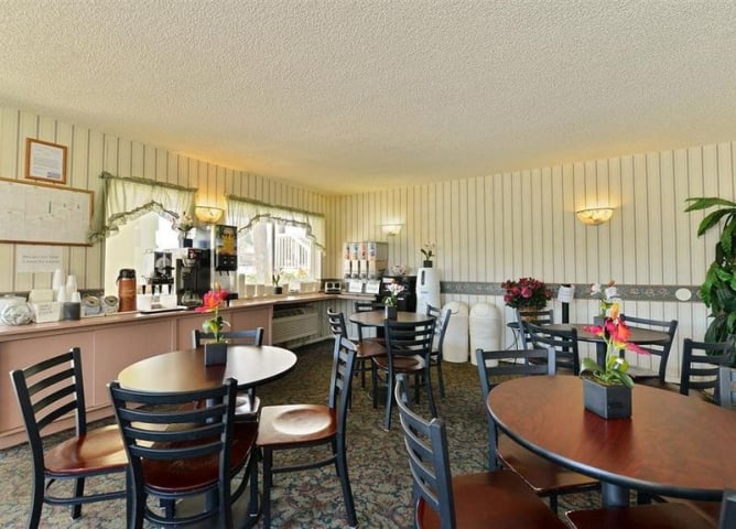 Americas Best Value Inn Satellite Beach Dining Area