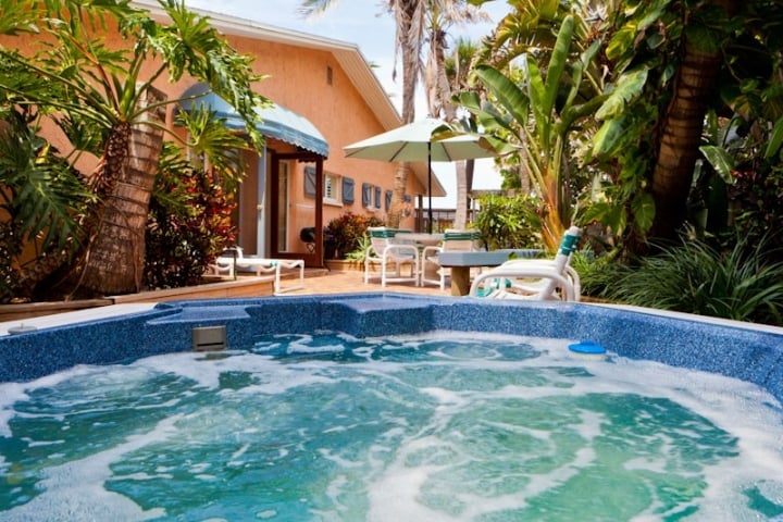 Beach Bungalow Pool