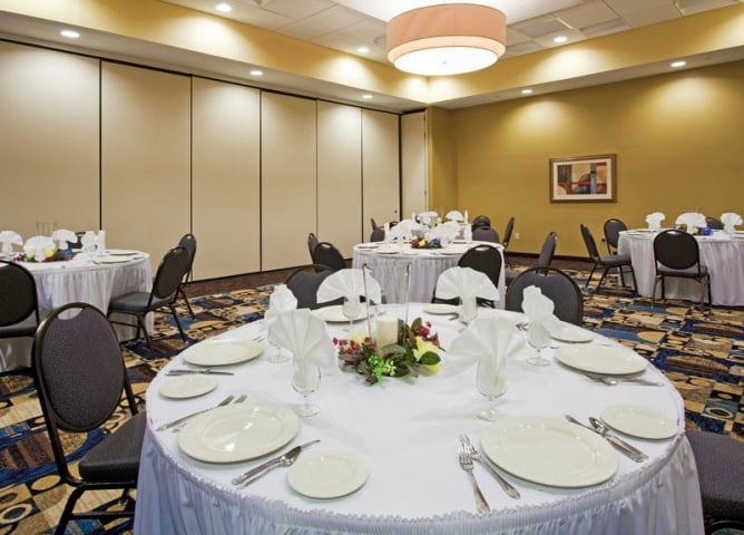Holiday Inn Titusville/Kennedy Space Center Formal Dining Setup