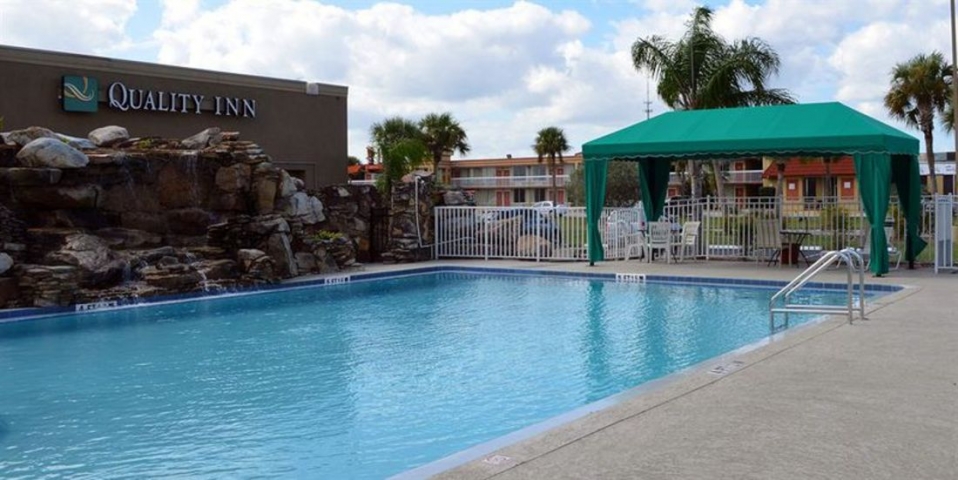 Quality Inn Kennedy Space Center Pool